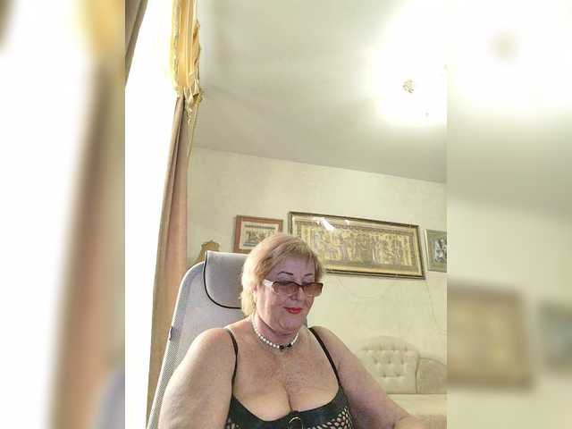 KarinkaSweet's BongaCams show and profile