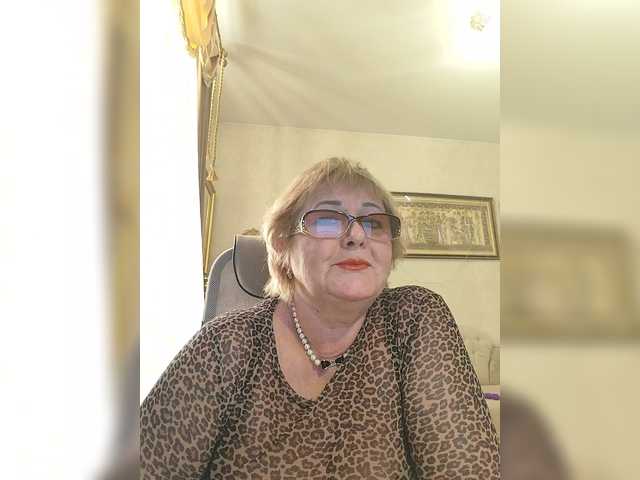 KarinkaSweet's BongaCams show and profile