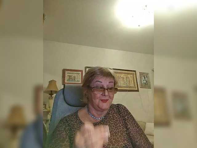 KarinkaSweet's BongaCams show and profile