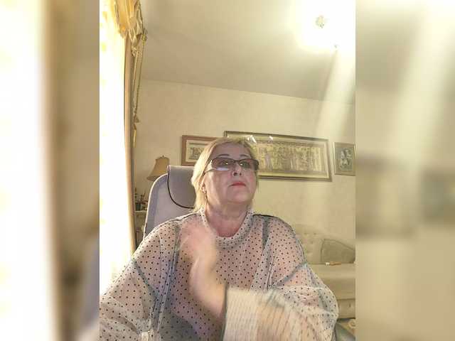 KarinkaSweet's BongaCams show and profile