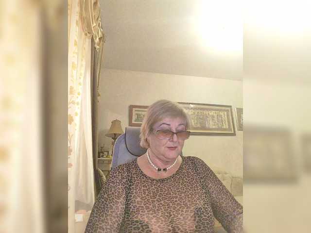 KarinkaSweet's BongaCams show and profile