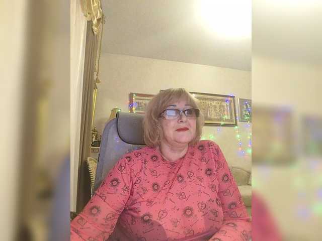 KarinkaSweet's BongaCams show and profile