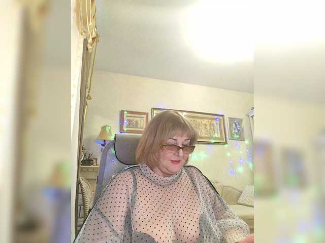 KarinkaSweet's BongaCams show and profile