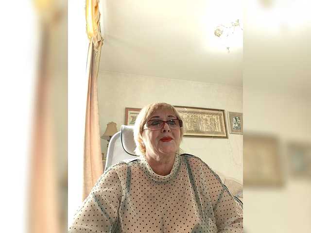 KarinkaSweet's BongaCams show and profile