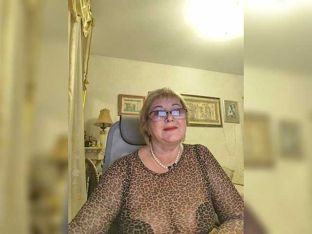 KarinkaSweet's BongaCams show and profile