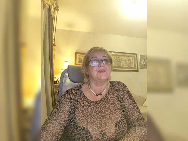 KarinkaSweet's BongaCams show and profile