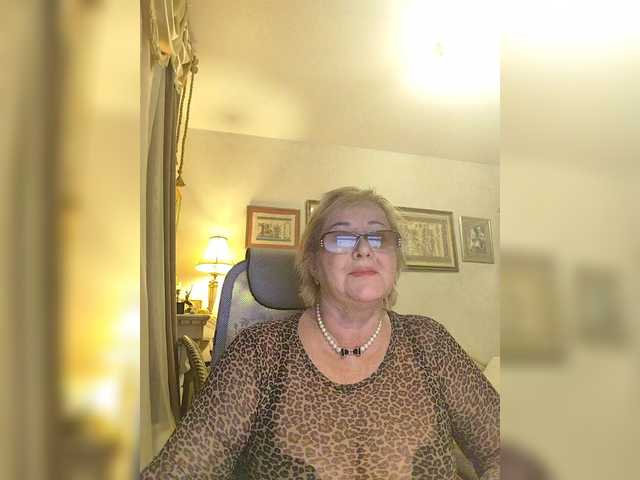 KarinkaSweet's BongaCams show and profile