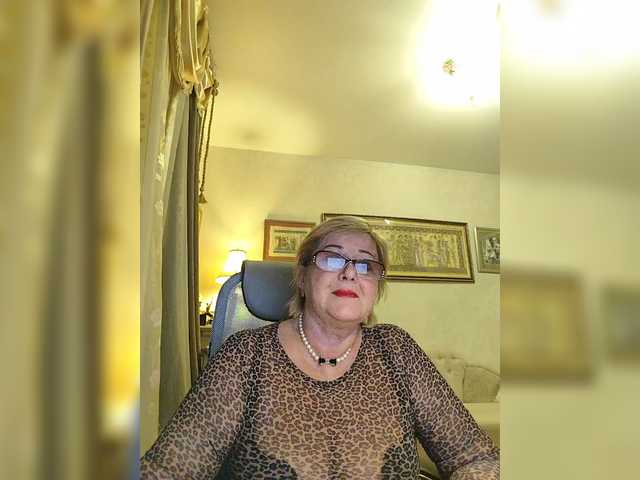 KarinkaSweet's BongaCams show and profile