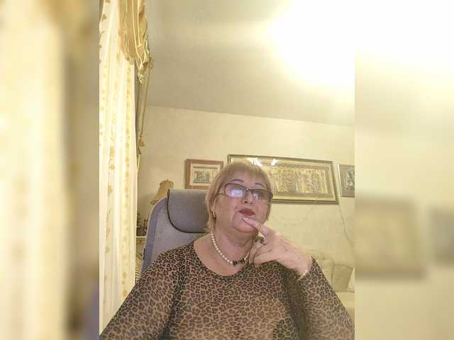 KarinkaSweet's BongaCams show and profile