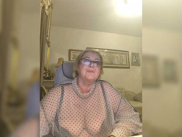 KarinkaSweet's BongaCams show and profile