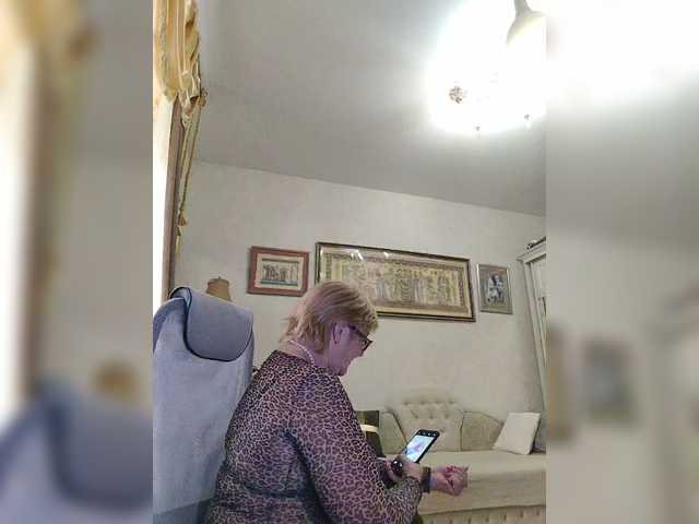 KarinkaSweet's BongaCams show and profile