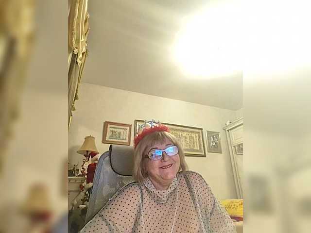 KarinkaSweet's BongaCams show and profile