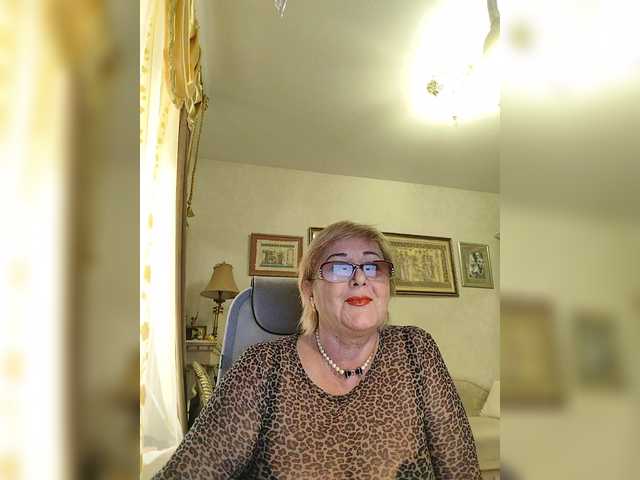 KarinkaSweet's BongaCams show and profile