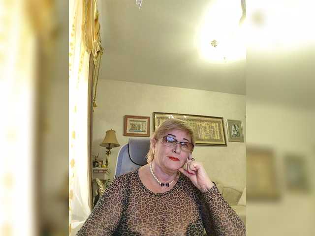 KarinkaSweet's BongaCams show and profile