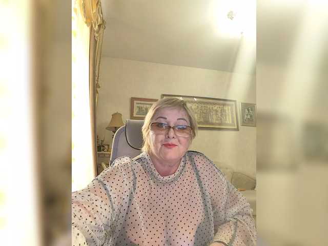 KarinkaSweet's BongaCams show and profile