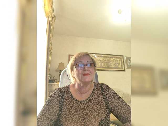 KarinkaSweet's BongaCams show and profile