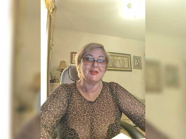 KarinkaSweet's BongaCams show and profile