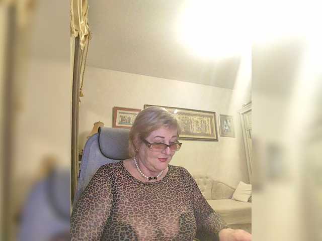 KarinkaSweet's BongaCams show and profile