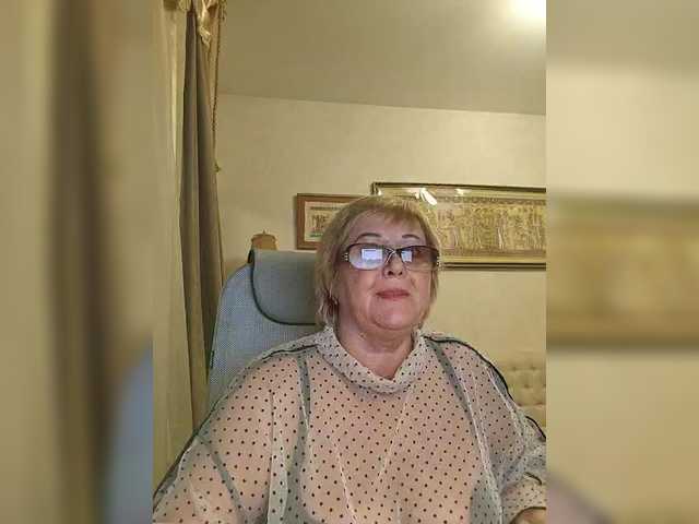 KarinkaSweet's BongaCams show and profile