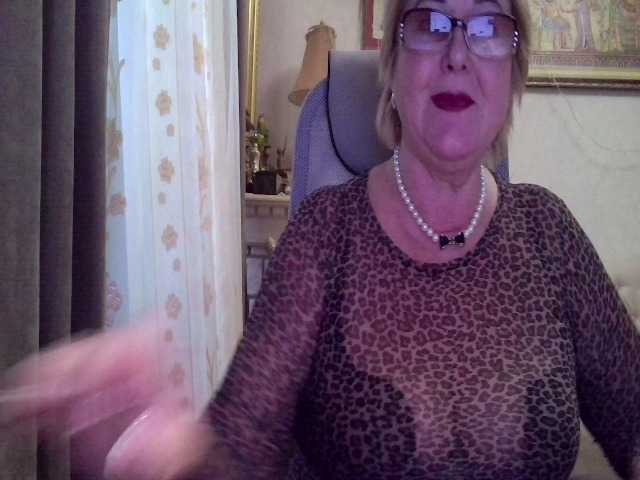 KarinkaSweet's BongaCams show and profile