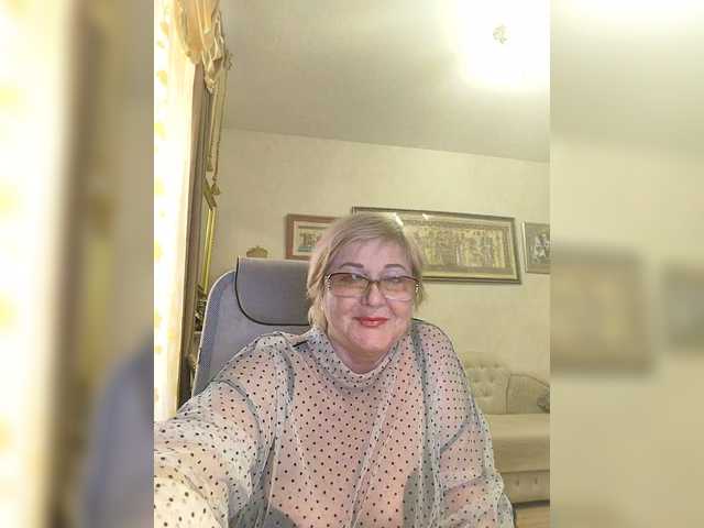 KarinkaSweet's BongaCams show and profile