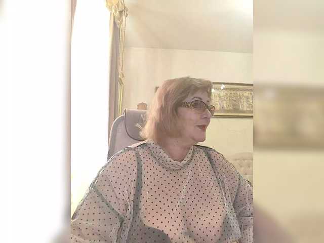 KarinkaSweet's BongaCams show and profile