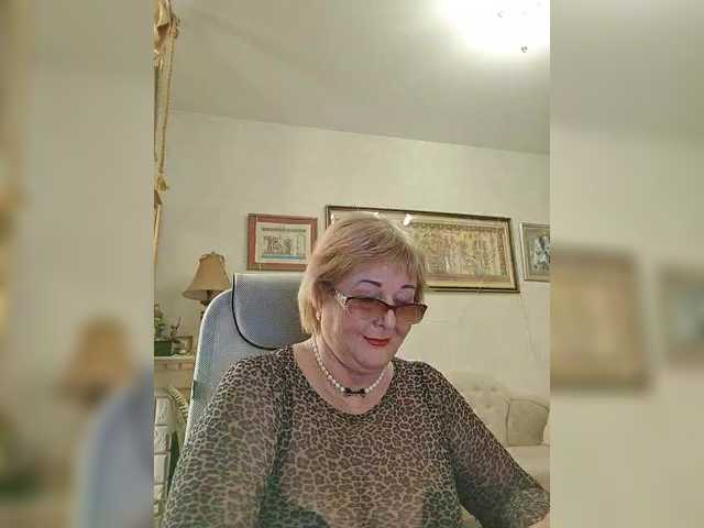 KarinkaSweet's BongaCams show and profile