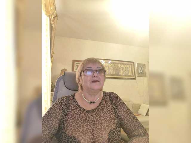 KarinkaSweet's BongaCams show and profile