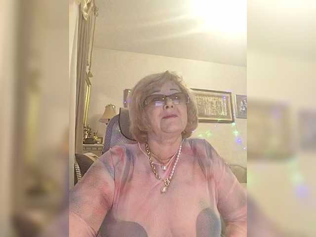 KarinkaSweet's BongaCams show and profile