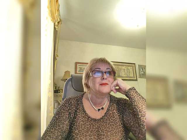 KarinkaSweet's BongaCams show and profile