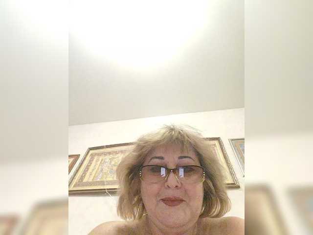 KarinkaSweet's BongaCams show and profile