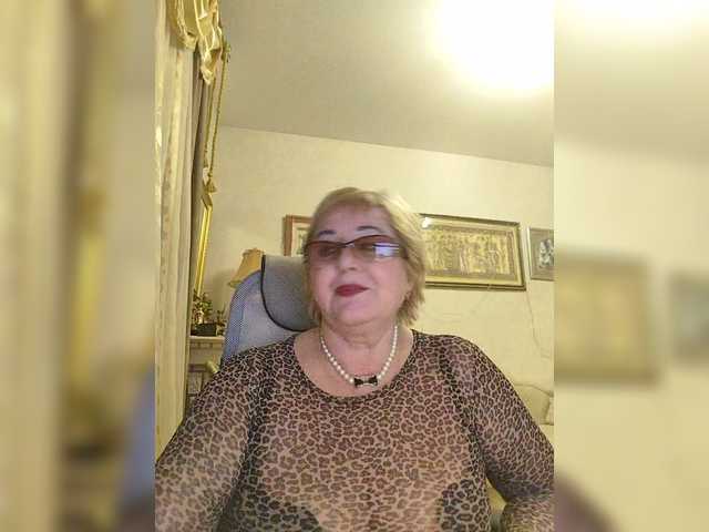 KarinkaSweet's BongaCams show and profile