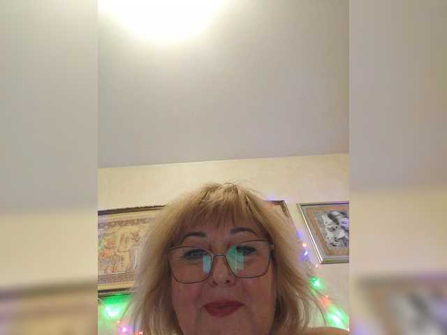 KarinkaSweet's BongaCams show and profile