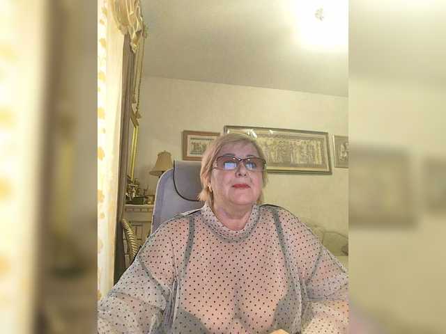 KarinkaSweet's BongaCams show and profile