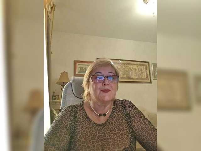 KarinkaSweet's BongaCams show and profile