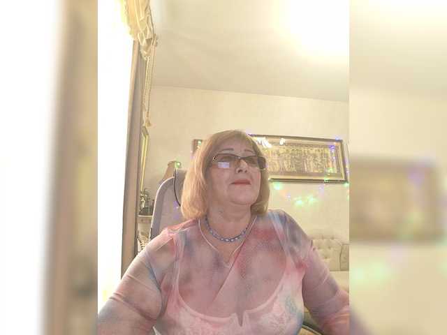 KarinkaSweet's BongaCams show and profile