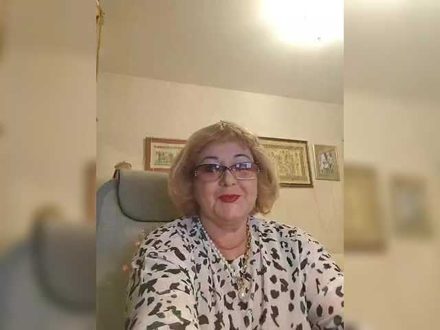 KarinkaSweet's BongaCams show and profile