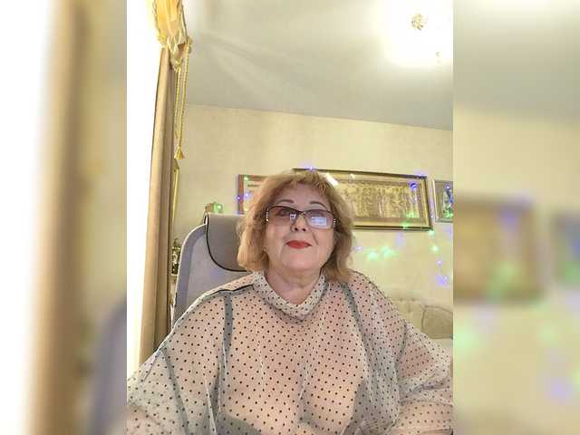 KarinkaSweet's BongaCams show and profile