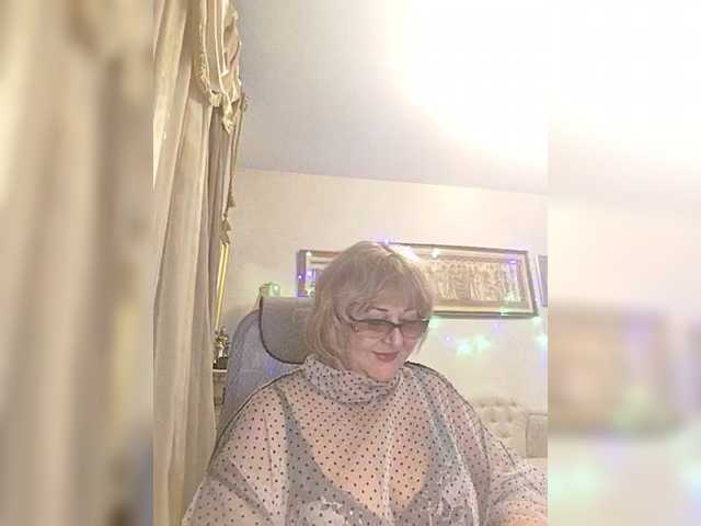 KarinkaSweet's BongaCams show and profile