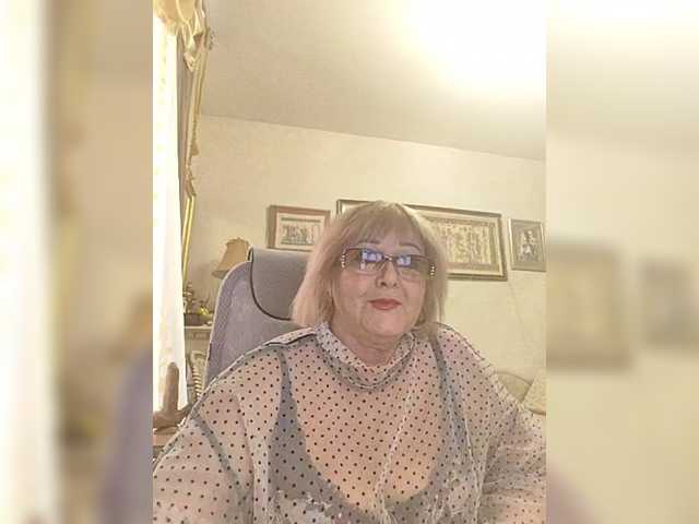 KarinkaSweet's BongaCams show and profile