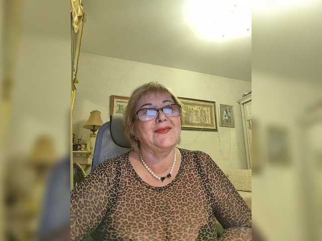 KarinkaSweet's BongaCams show and profile