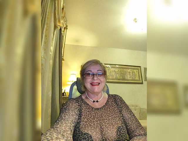 KarinkaSweet's BongaCams show and profile