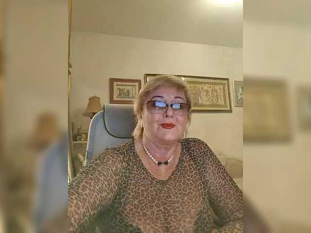 KarinkaSweet's BongaCams show and profile