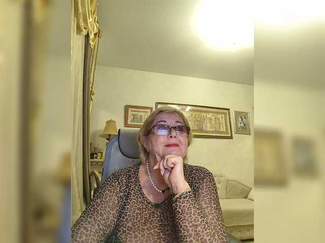 KarinkaSweet's BongaCams show and profile