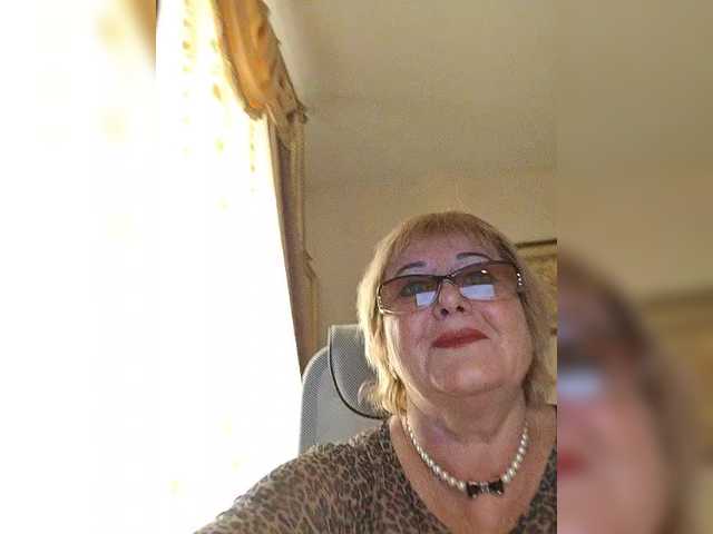 KarinkaSweet's BongaCams show and profile