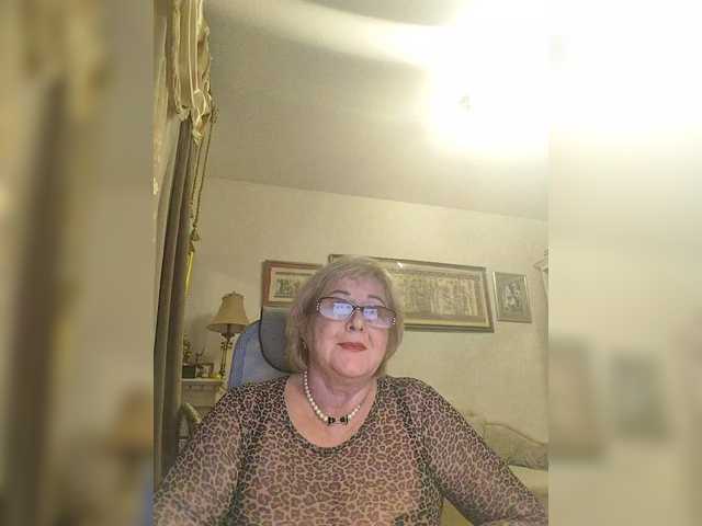 KarinkaSweet's BongaCams show and profile