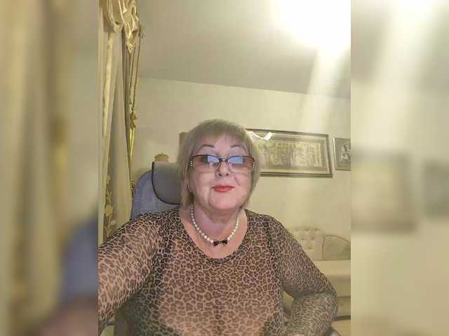 KarinkaSweet's BongaCams show and profile