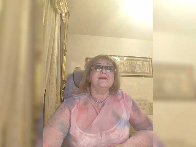 KarinkaSweet's BongaCams show and profile