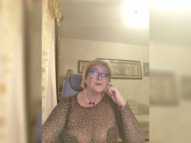 KarinkaSweet's BongaCams show and profile