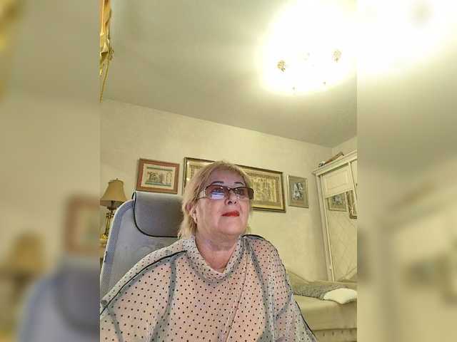 KarinkaSweet's BongaCams show and profile